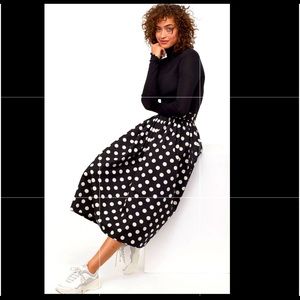 H&M Flared Skirt Black & White dotted, size 8 / M